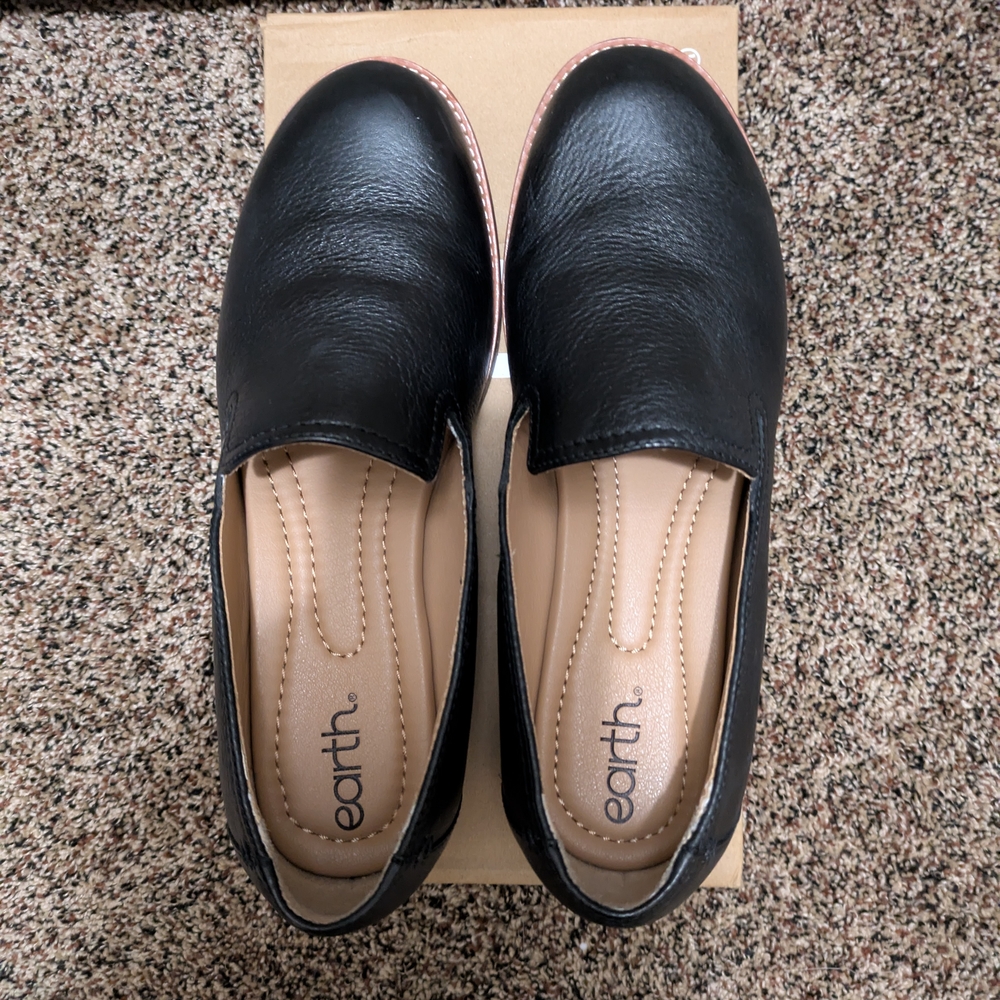 Earth Classic Black Leather Loafers
